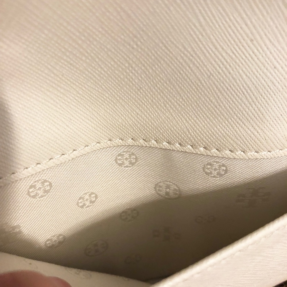 Tory Burch Robinson Crosshatch Smartphone - Picture 8 of 8